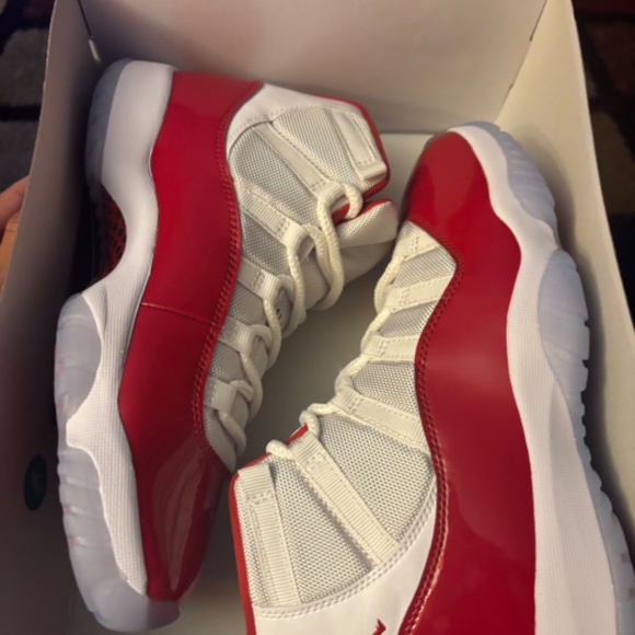 Air Jordan Retro  Jordan 11 (metro Cherry)